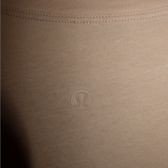 Lulu lemon cropped tshirt - Picture 3 of 3